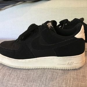 NIKE AIR FORCE 1 BLACK SUEDE